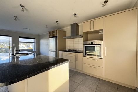 Photo of property in 52d Mandalay Terrace, Khandallah, Wellington, 6035