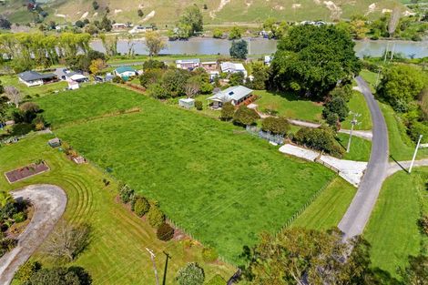 Photo of property in 80 Banks Street, Tolaga Bay, 4077
