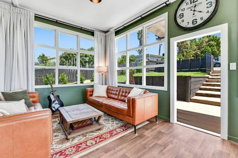 Photo of property in 4 Forlong Rise, Helensville, 0800