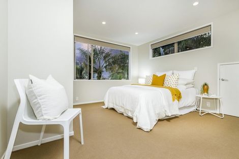 Photo of property in 14 English Oak Drive, Schnapper Rock, Auckland, 0632