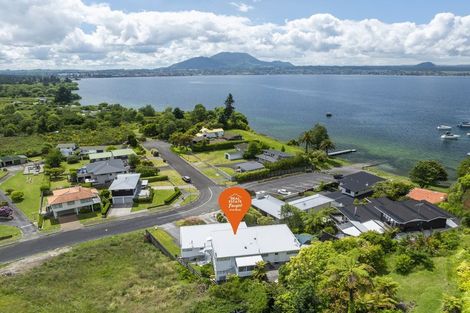 Photo of property in 4/22 Alberta Street, Acacia Bay, Taupo, 3330