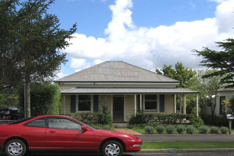 Photo of property in 3 Russell Street, Stanley Point, Auckland, 0624