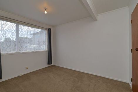 Photo of property in 5a Edgecombe Street, Newlands, Wellington, 6037