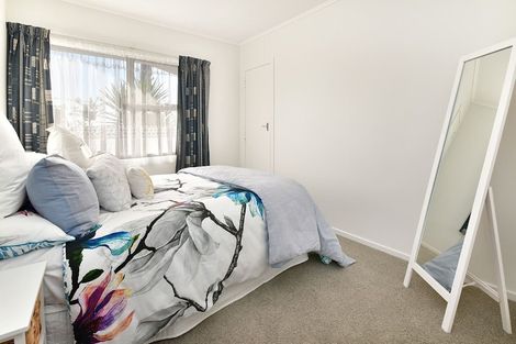 Photo of property in 15 Hand Road, Helensville, 0800