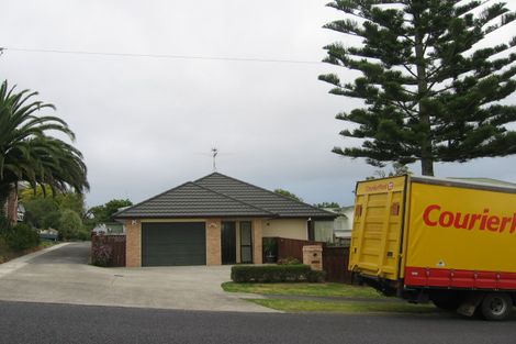 Photo of property in 2/12 Beatrice Avenue, Hillcrest, Auckland, 0627