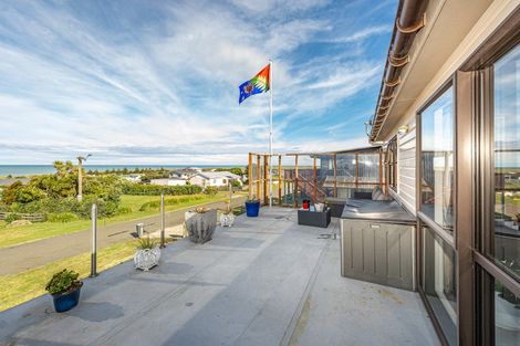 Photo of property in 10 Okiwa Terrace, Waiinu Beach, Whanganui, 4588