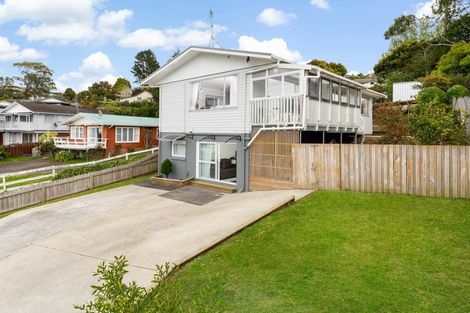 Photo of property in 52 Ayton Drive, Totara Vale, Auckland, 0629