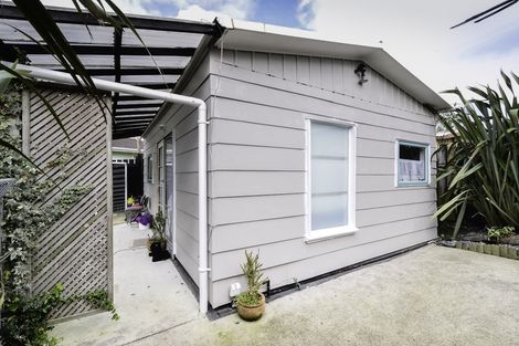 Photo of property in 49a Helena Street, Massey, Auckland, 0614