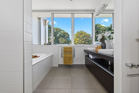 Photo of property in 1u2 Riro Street, Hamilton East, Hamilton, 3216
