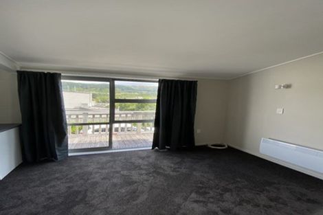 Photo of property in 21f9 Collins Avenue, Tawa, Wellington, 5028