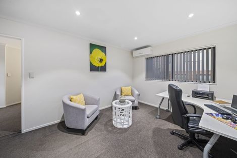 Photo of property in 14 Kereru Rise, Papakura, 2110