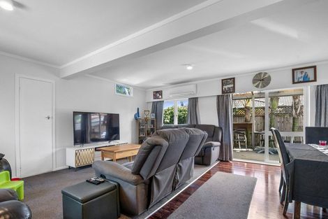 Photo of property in 1 River Road, Te Atatu Peninsula, Auckland, 0610