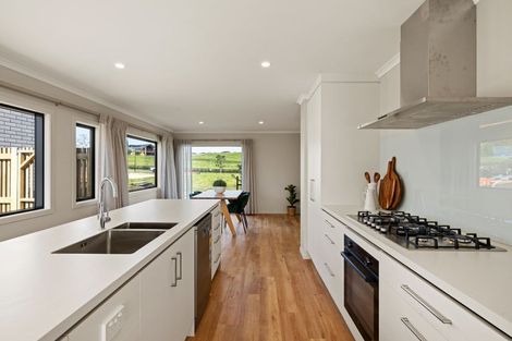 Photo of property in 19 Kakariki Lane, Rototuna North, 3210