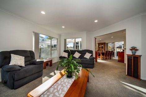 Photo of property in 12 Shelter Grove, Frankleigh Park, New Plymouth, 4310