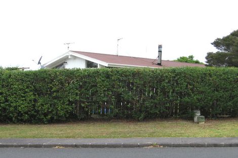 Photo of property in 24 Tamahere Drive, Glenfield, Auckland, 0629
