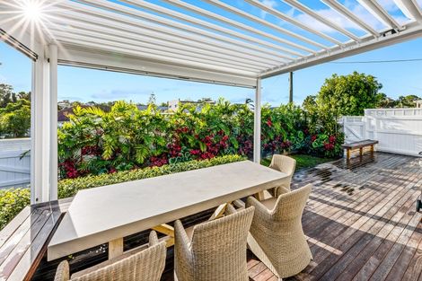 Photo of property in 1/20 Corrella Road, Belmont, Auckland, 0622