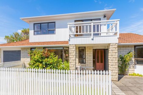 Photo of property in 7 Ngapotiki Street, Paraparaumu Beach, Paraparaumu, 5032