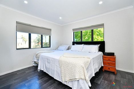 Photo of property in 4225a Great North Road, Glendene, Auckland, 0602