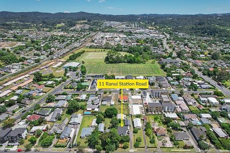 Photo of property in 11 Ranui Station Road, Ranui, Auckland, 0612