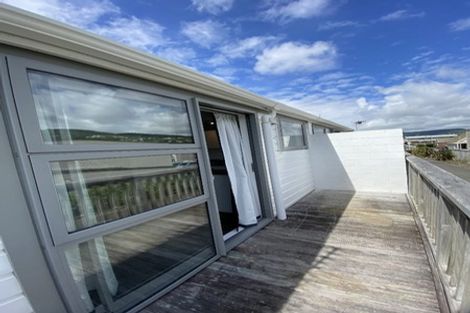 Photo of property in 21f9 Collins Avenue, Tawa, Wellington, 5028