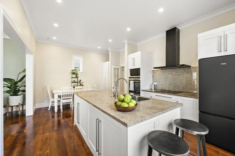 Photo of property in 25 Newman Terrace, Thorndon, Wellington, 6011