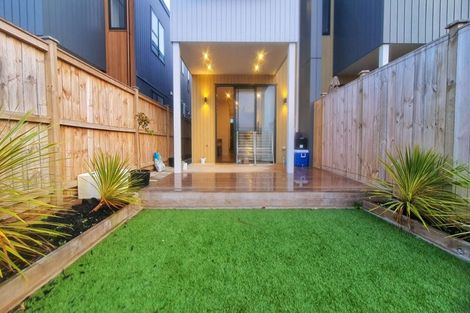 Photo of property in 10 Heketara Way, Massey, Auckland, 0614