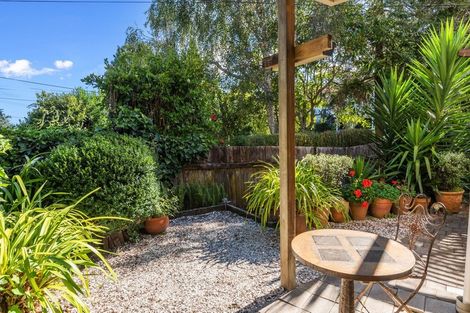 Photo of property in 222 Forrest Hill Road, Forrest Hill, Auckland, 0620