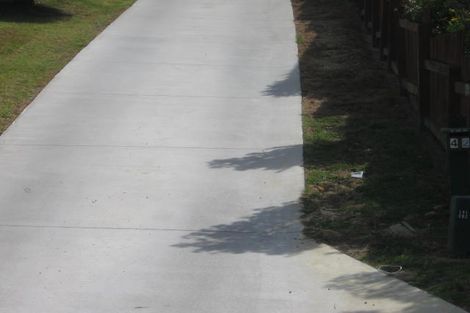 Photo of property in 48 Ayton Drive, Totara Vale, Auckland, 0629