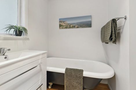 Photo of property in 80 Beazley Avenue, Paparangi, Wellington, 6037