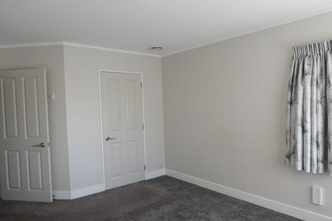 Photo of property in 68 Guildford Drive, Paraparaumu, 5032