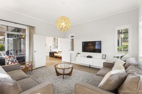 Photo of property in 41 Saltwood Street, Red Beach, 0932