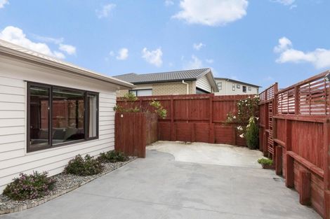 Photo of property in 22 Havana Rise, Grenada Village, Wellington, 6037