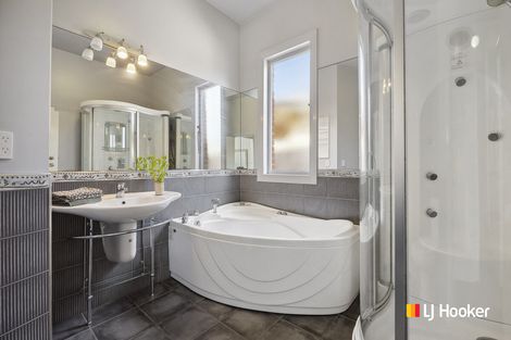 Photo of property in 85 Hargest Crescent, Saint Clair, Dunedin, 9012