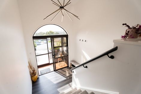 Photo of property in 8 Hillview Crescent, Paparangi, Wellington, 6037