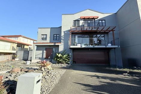 Photo of property in 16 Provence Esplanade, Te Atatu Peninsula, Auckland, 0610