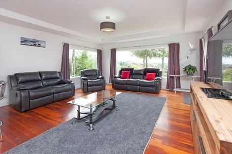 Photo of property in 5 Hiwi Crescent, Stanmore Bay, Whangaparaoa, 0932
