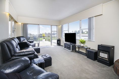 Photo of property in 476 Don Buck Road, Massey, Auckland, 0614
