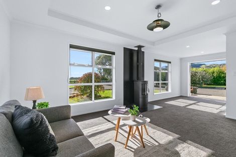 Photo of property in 418 Tararua Road, Levin, 5571