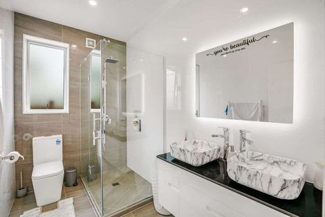 Photo of property in 103e Woodglen Road, Glen Eden, Auckland, 0602