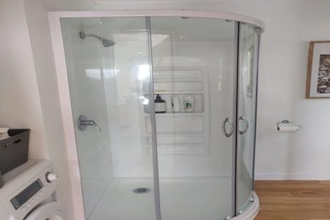 Photo of property in 33 Versailles Street, Karori, Wellington, 6012