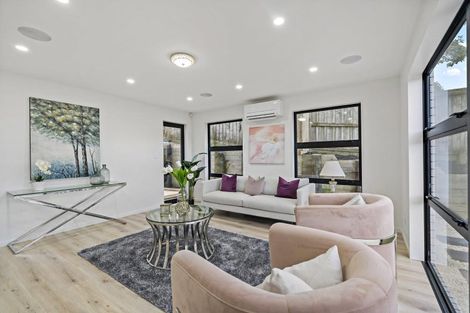 Photo of property in 11 Tawapou Close, Massey, 0614