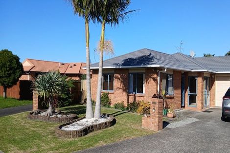 Photo of property in 14 Harobed Place, Weymouth, Auckland, 2103