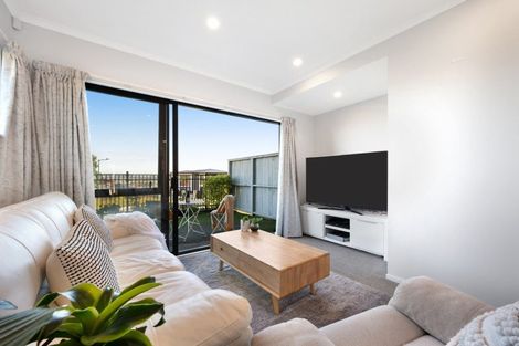 Photo of property in 13 Maureen Close, East Tamaki Heights, Auckland, 2016