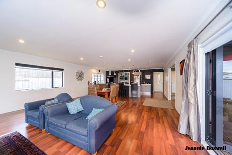 Photo of property in 9 Walnut Grove, Kelvin Grove, Palmerston North, 4414