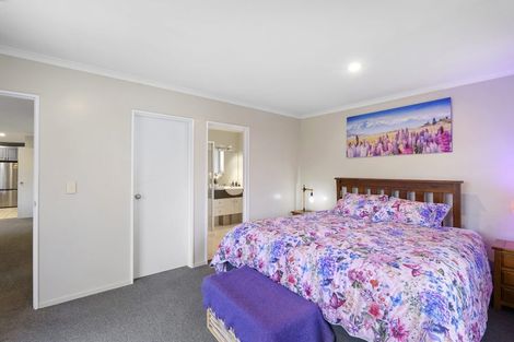 Photo of property in 7 Riverwood Boulevard, Redwood, Christchurch, 8051