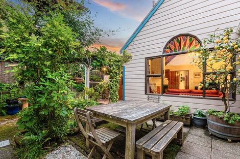 Photo of property in 146 Breaker Bay Road, Breaker Bay, Wellington, 6022