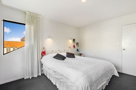 Photo of property in 29 Mariners View Road, Beach Haven, Auckland, 0626
