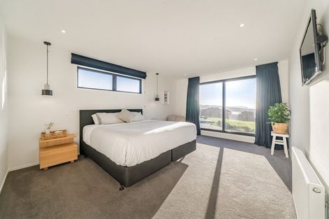 Photo of property in 13 Manapouri Lane, Aotea, Porirua, 5024