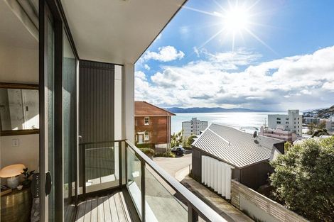 Photo of property in 1/18 Oriental Terrace, Oriental Bay, Wellington, 6011