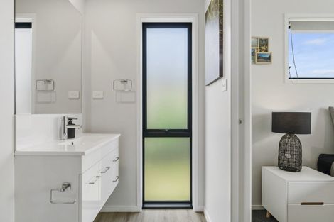 Photo of property in 42 Tamapahore Boulevard, Papamoa Beach, Papamoa, 3118